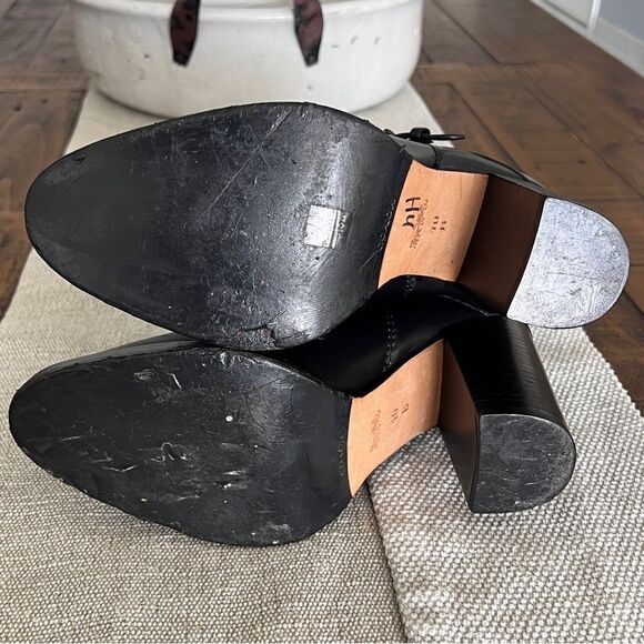 COACH Jackson Leather Ankle Boots
Size 10 - Picture 8 of 10